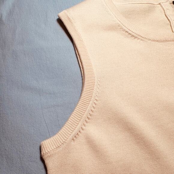 Classic Brooks Brothers pale peach sleeveless knit blouse, , Capsule Wardrobe - Picture 8 of 9